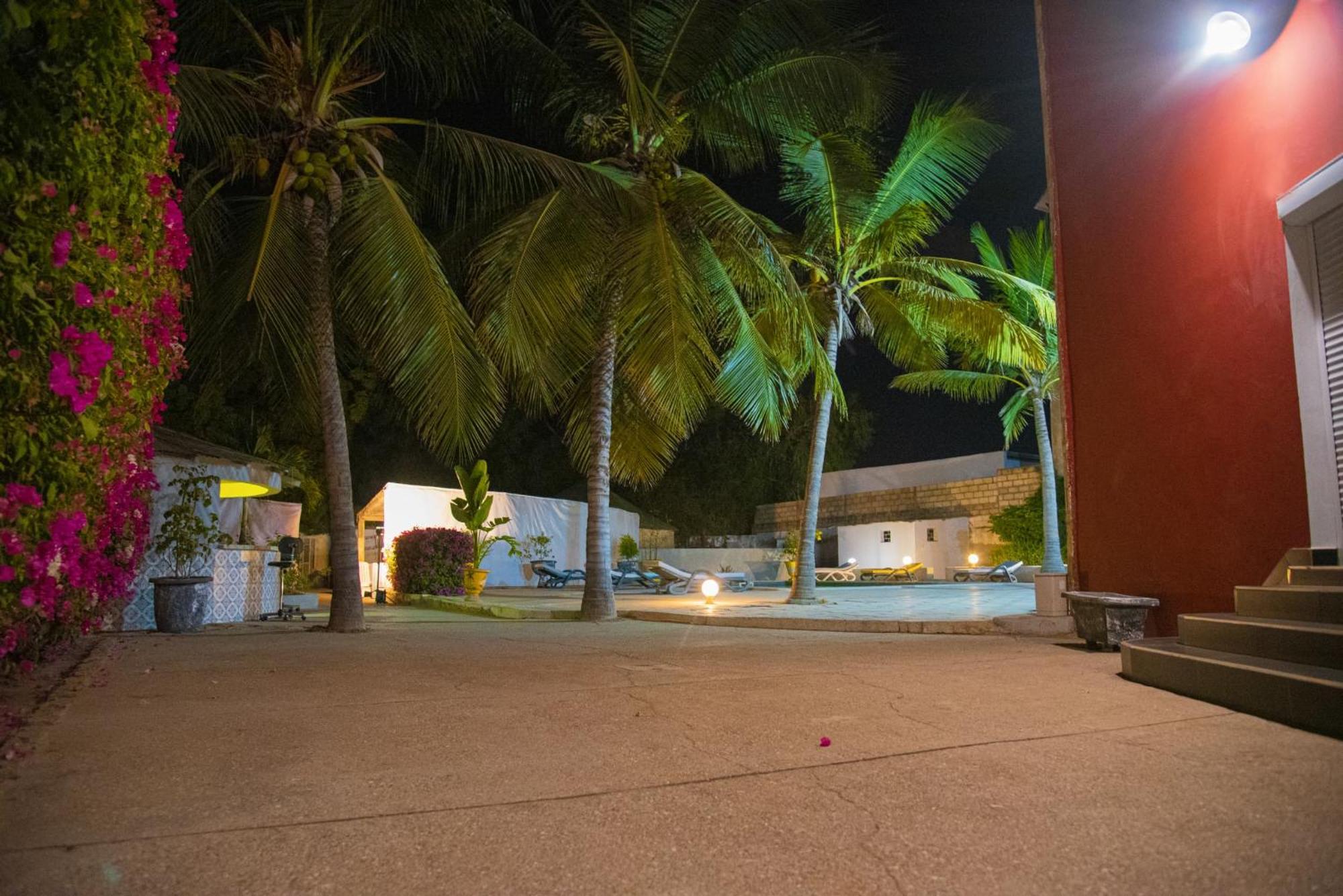 Chambres D'Hotes Villa Luciana Saly Exterior foto